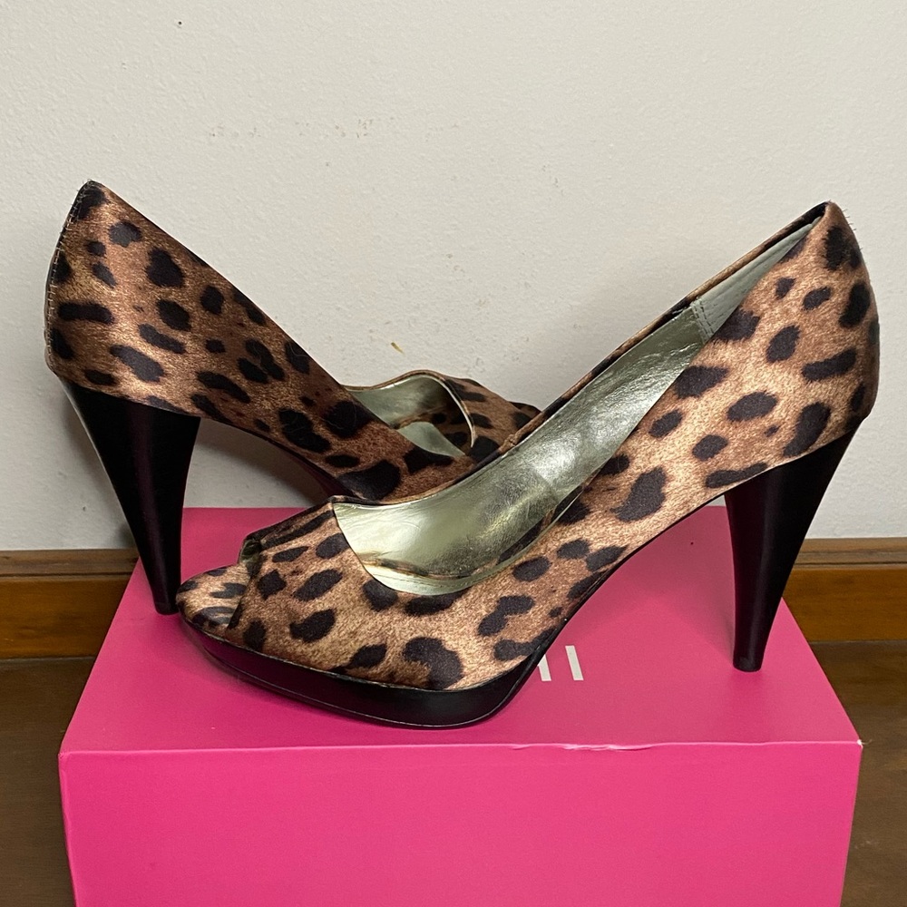 New Style & Co Leopard Print Platform Heels Sz 6.5